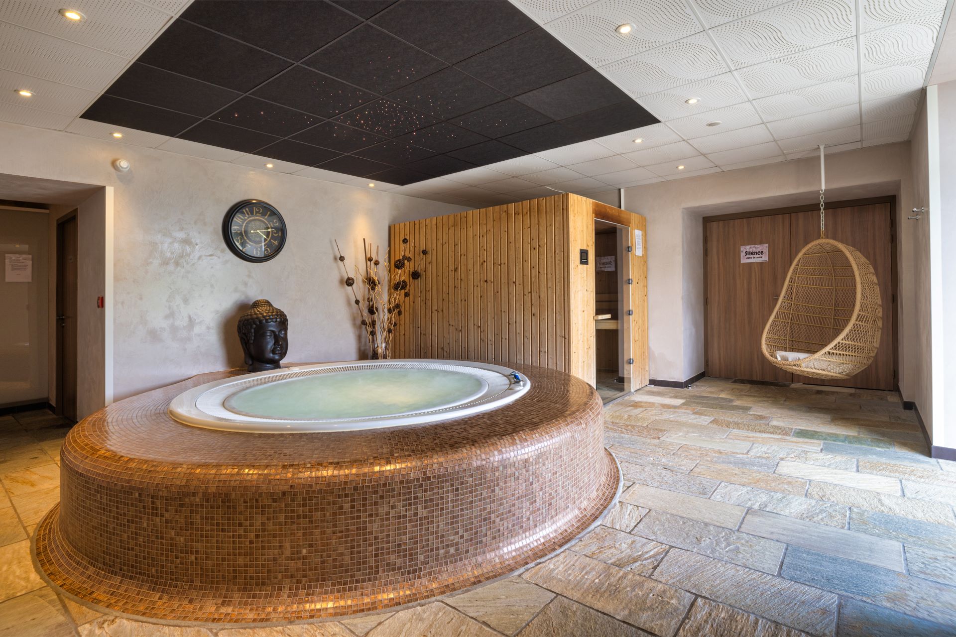 Jacuzzi, hammam et sauna du Château de la Falque